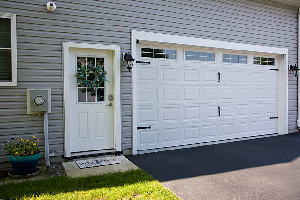 24/7 Emergency Garage Door Panel Replacement experts in Cambridge, NE